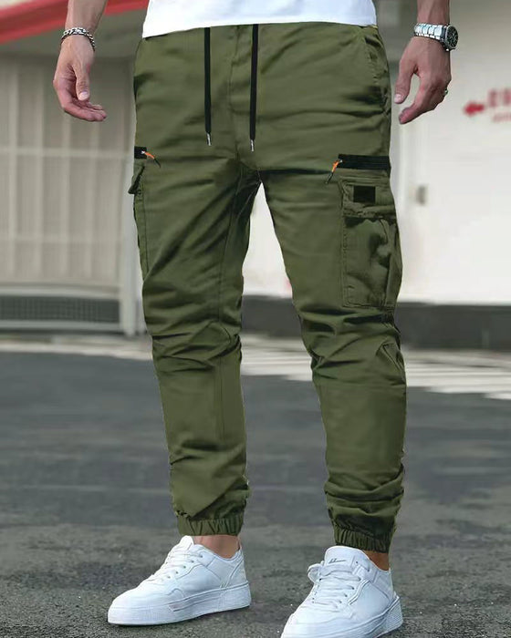Pantalones de hombre con puños elásticos, color liso, corte relajado.