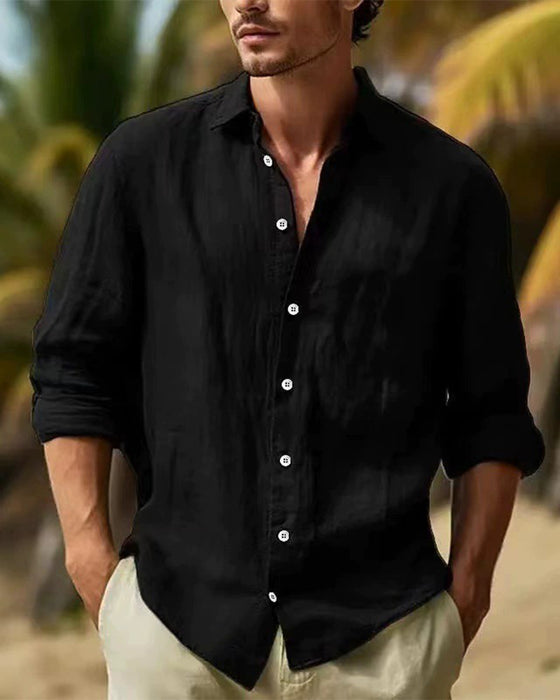 Camisa de hombre con botones, corte relajado.