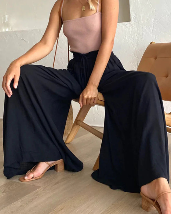 Pantalones lisos de pierna ancha y cintura alta.