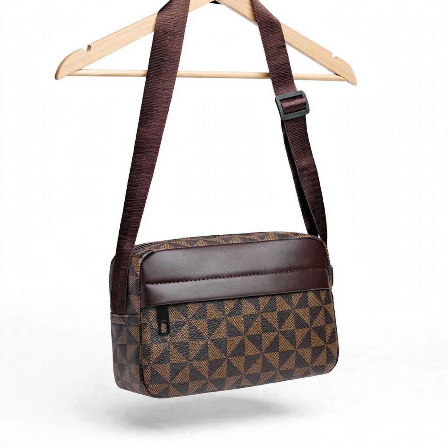 Tendencia del momento: bolso de hombro cuadrado, urbano y robusto.