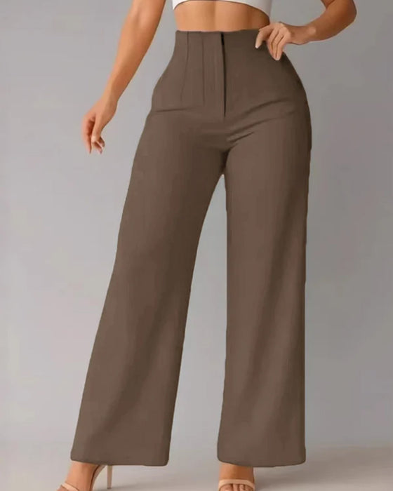 Pantalones lisos, blazer informal, pierna ancha