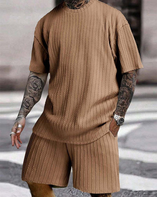 Conjunto de dos piezas para hombre: camiseta de rayas y pantalón corto