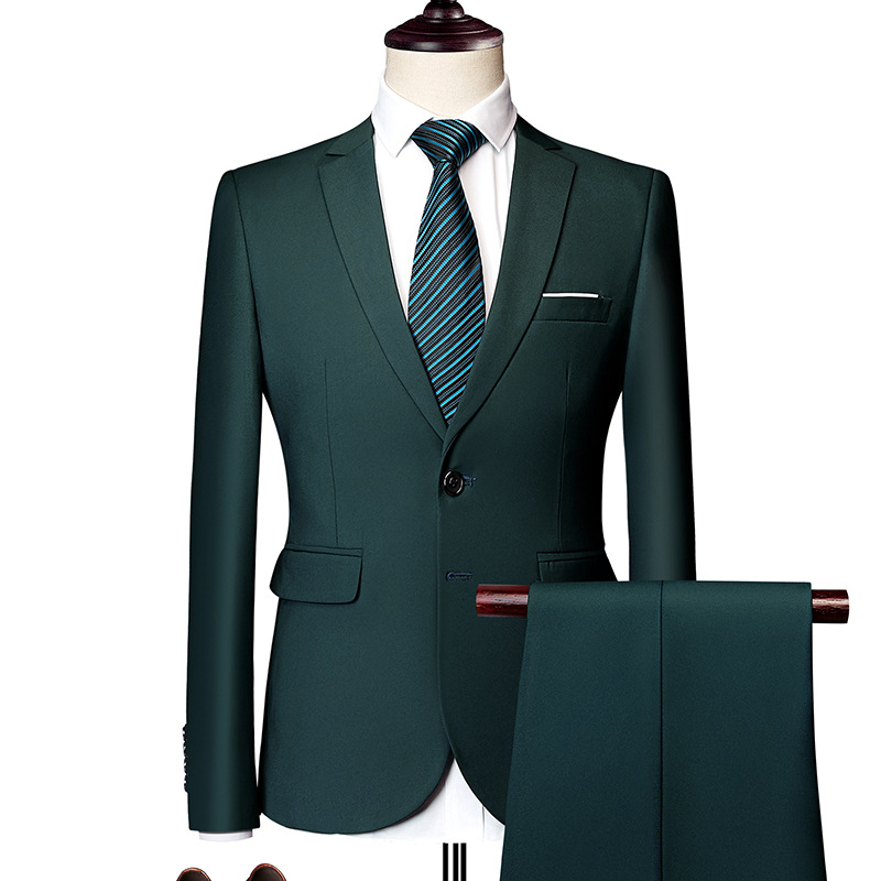 Conjunto de traje de negocios de dos piezas para hombre con un corte moderno.