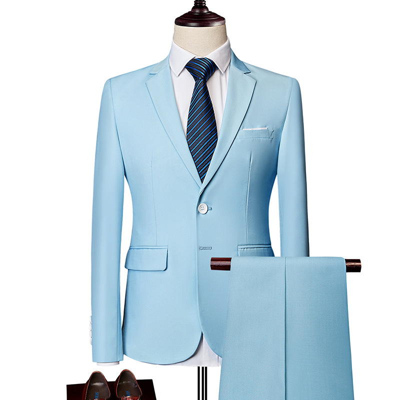 Conjunto de traje de negocios de dos piezas para hombre con un corte moderno.