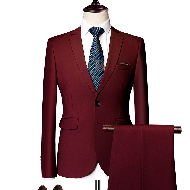 Conjunto de traje de negocios de dos piezas para hombre con un corte moderno.