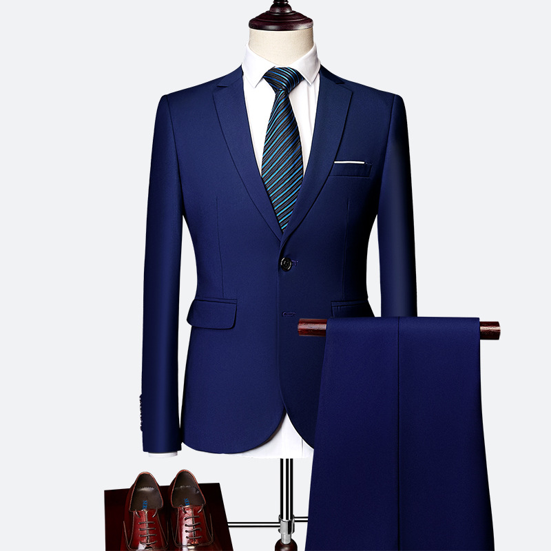 Conjunto de traje de negocios de dos piezas para hombre con un corte moderno.