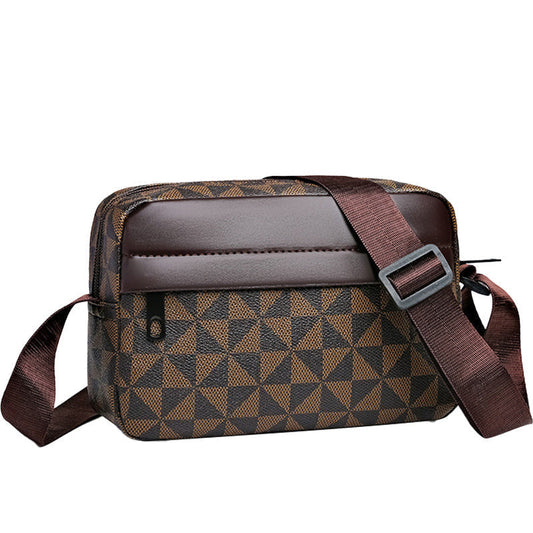 Tendencia del momento: bolso de hombro cuadrado, urbano y robusto.